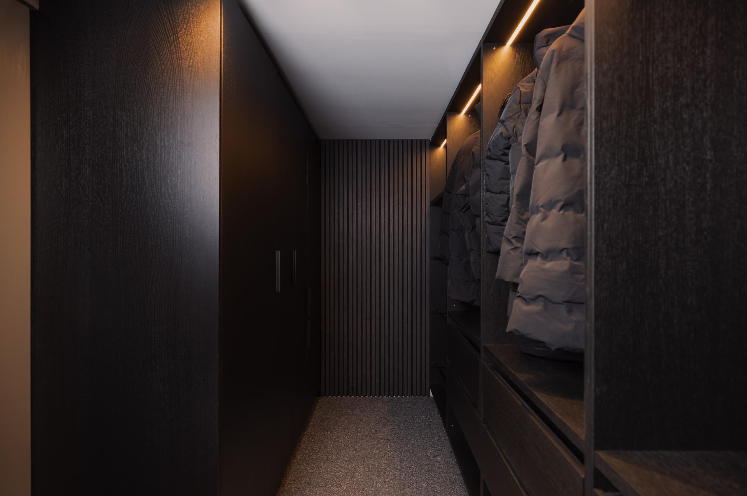 chalet-lumi-dressing-room-walk-in-wardrobe-luxury-lapland