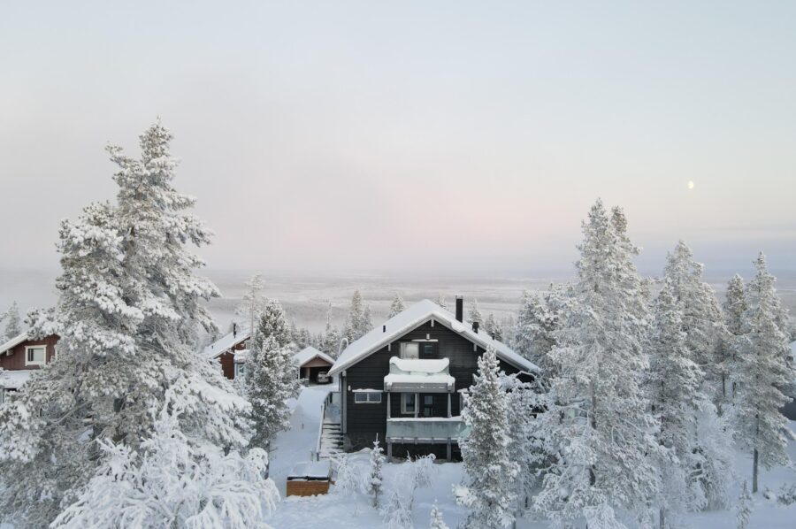 chalet-lumi-exterior-winter-wonderland-unique-luxury-retreat-lapland