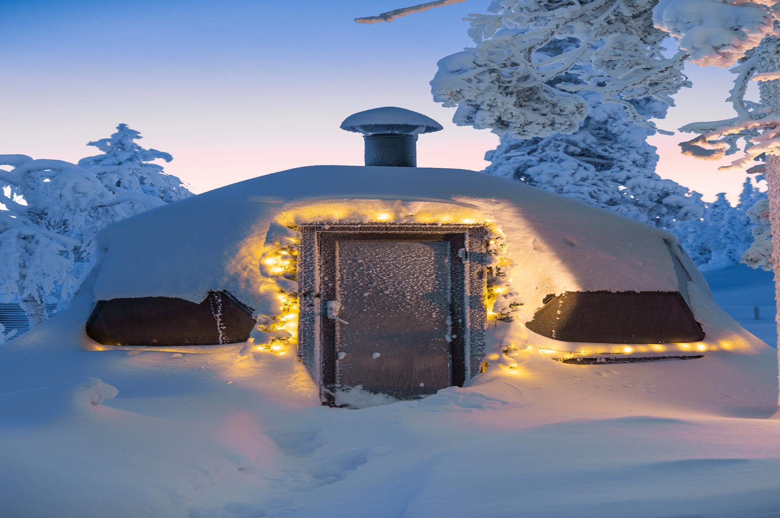chalet-lumi-glass-igloo-nordic-luxury-lapland