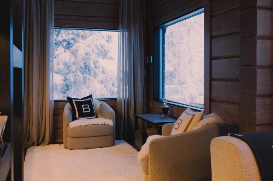 chalet-lumi-seating-area-scenic-forest-views-elegant-interiors-luxury-lapland