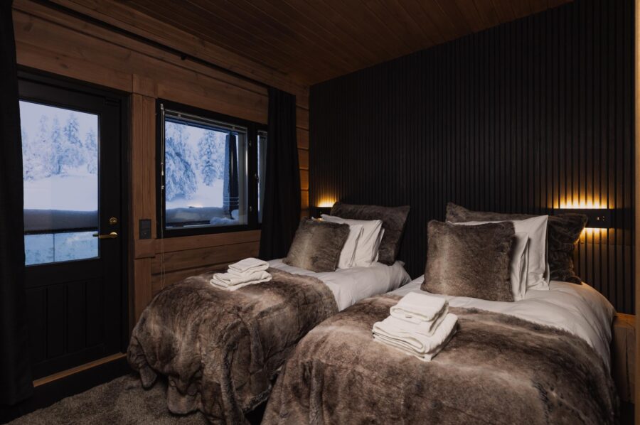 chalet-lumi-twin-bedroom-scenic-forest-views-luxury-lapland