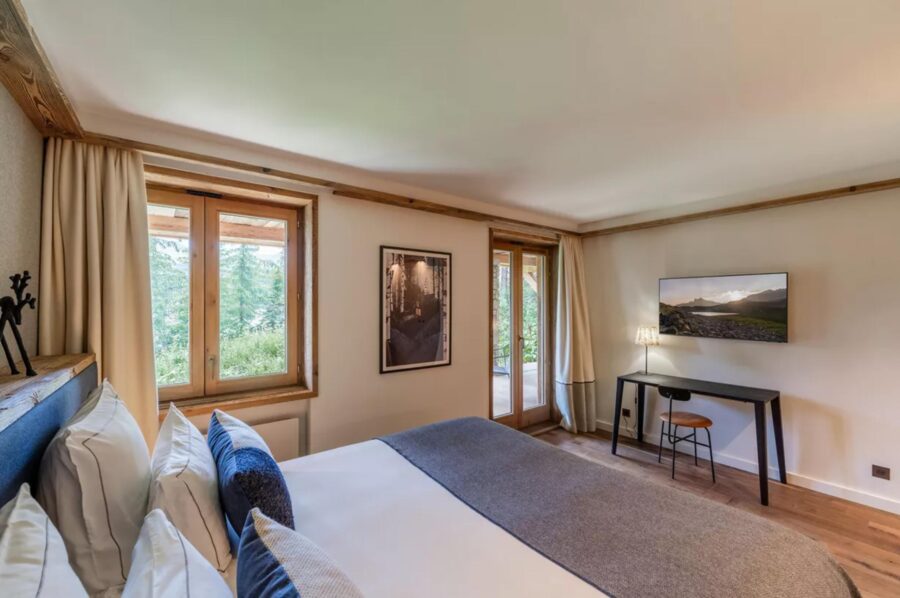 chalet-nina-bedroom-alpine-view-serene-design-luxury-courchevel1850