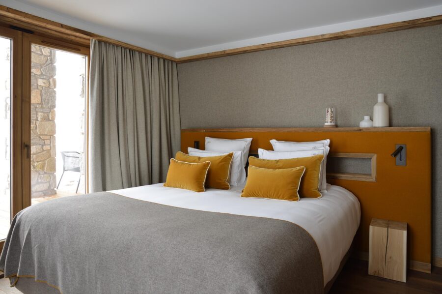 chalet-nina-bedroom-serene-elegant-design-luxury-courchevel1850