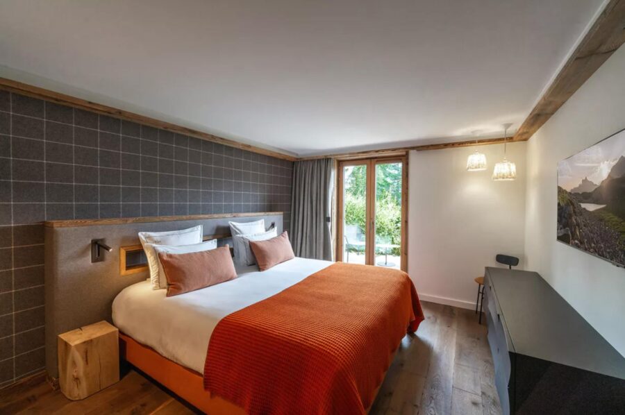 chalet-nina-bedroom-tranquil-modern-design-garden-access-luxury-courchevel1850