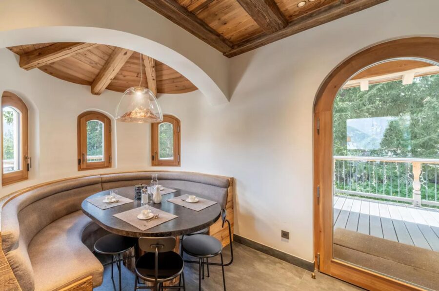 chalet-nina-dining-area-kitchen-elegant-modern-design-terrace-access-luxury-courchevel1850