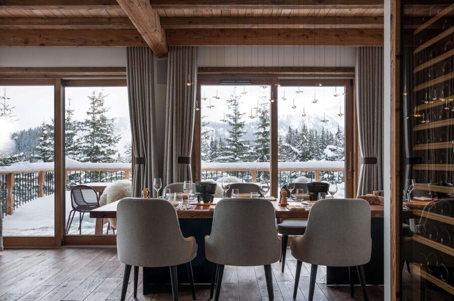 chalet-nina-dining-room-mountain-view-terrace-luxury-courchevel1850