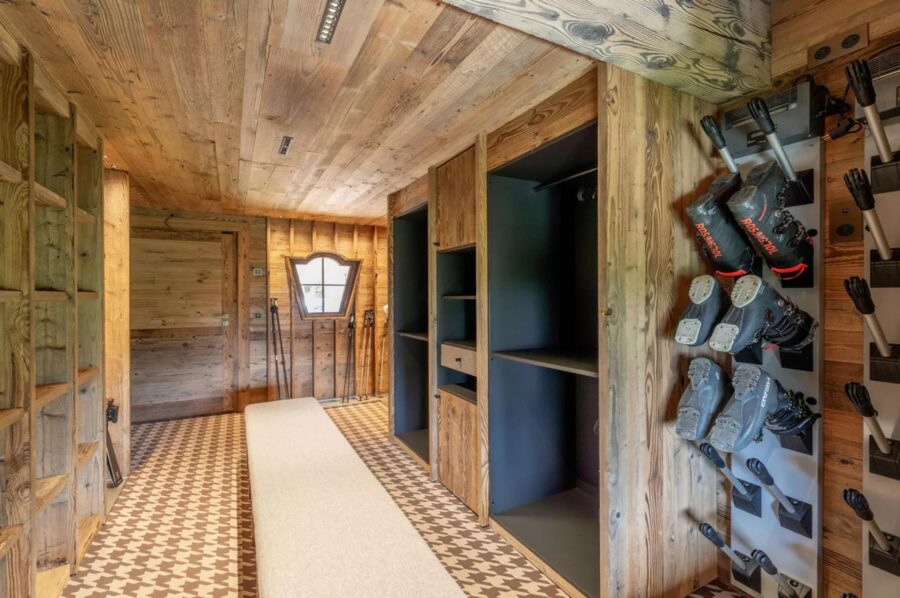 chalet-nina-ski-room-boot-storage-luxury-alpine-retreat-courchevel1850