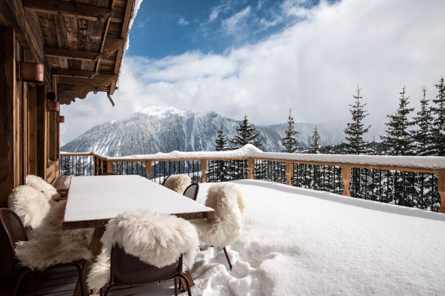 chalet-nina-terrace-alfresco-dining-area-mountain-view-luxury-retreat-courchevel1850