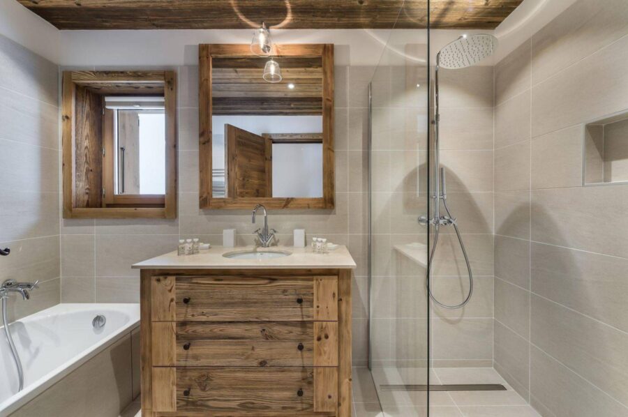 chalet-rae-bathroom-bathtub-shower-alpine-interior-design-luxury-courchevel1650