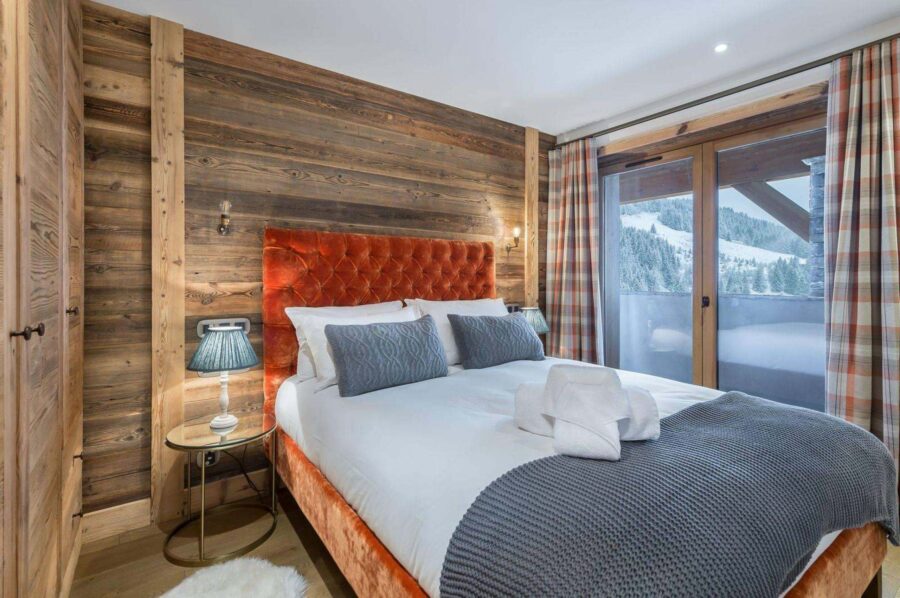 chalet-rae-bedroom-slope-side-views-luxury-courchevel1650
