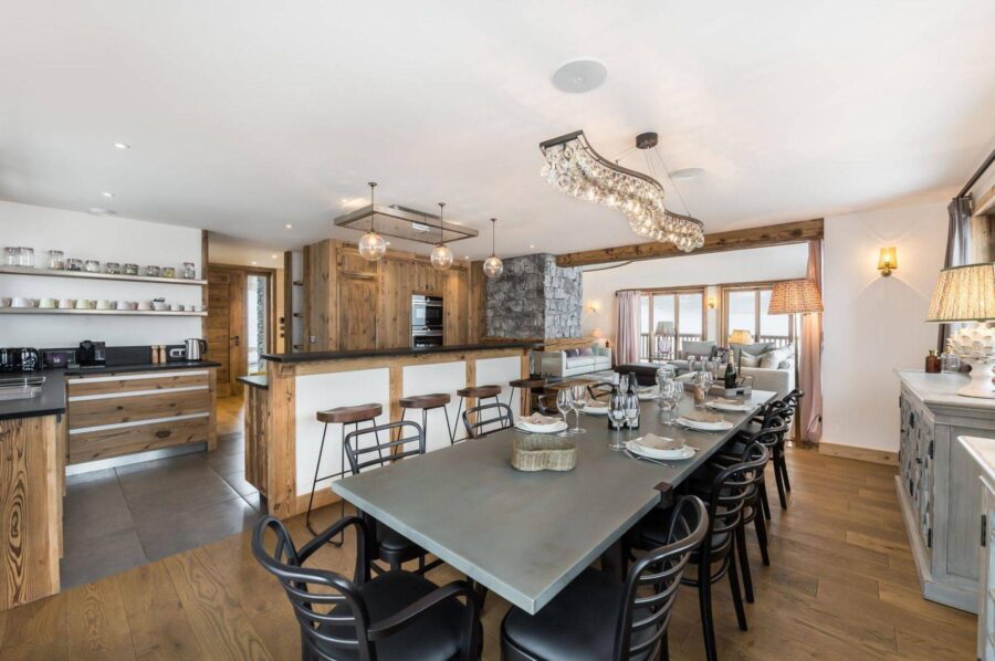 chalet-rae-dining-room-kitchen-openplan-elegant-alpine-design-luxury-courchevel1650