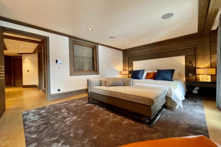 residence-callie-bedroom-elegant-tranquil-design-luxury-courchevel1850