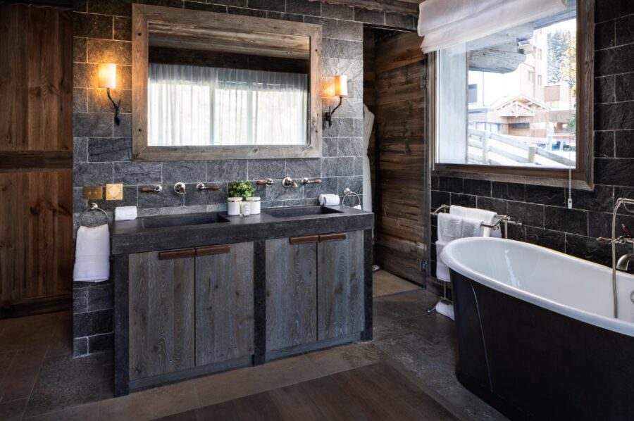 chalet-carmen-bathroom-double-sink-bathtub-sleek-modern-design-luxury-courchevel1850