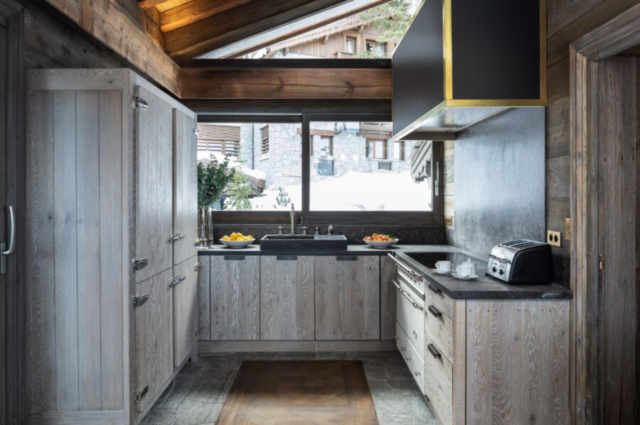 chalet-carmen-kitchen-sleek-modern-design-luxury-courchevel1850