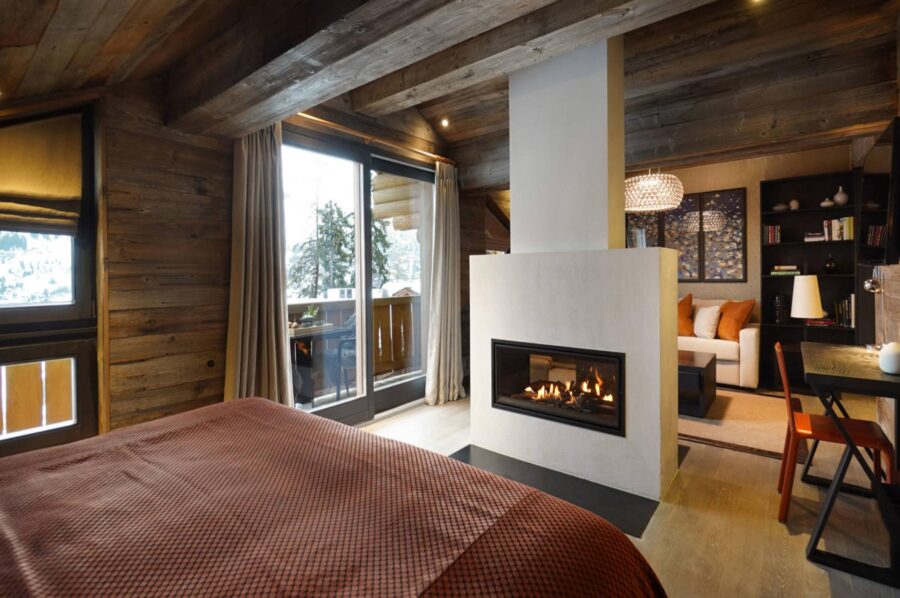 chalet-leona-bedroom-fireplace-lounge-luxury-verbier