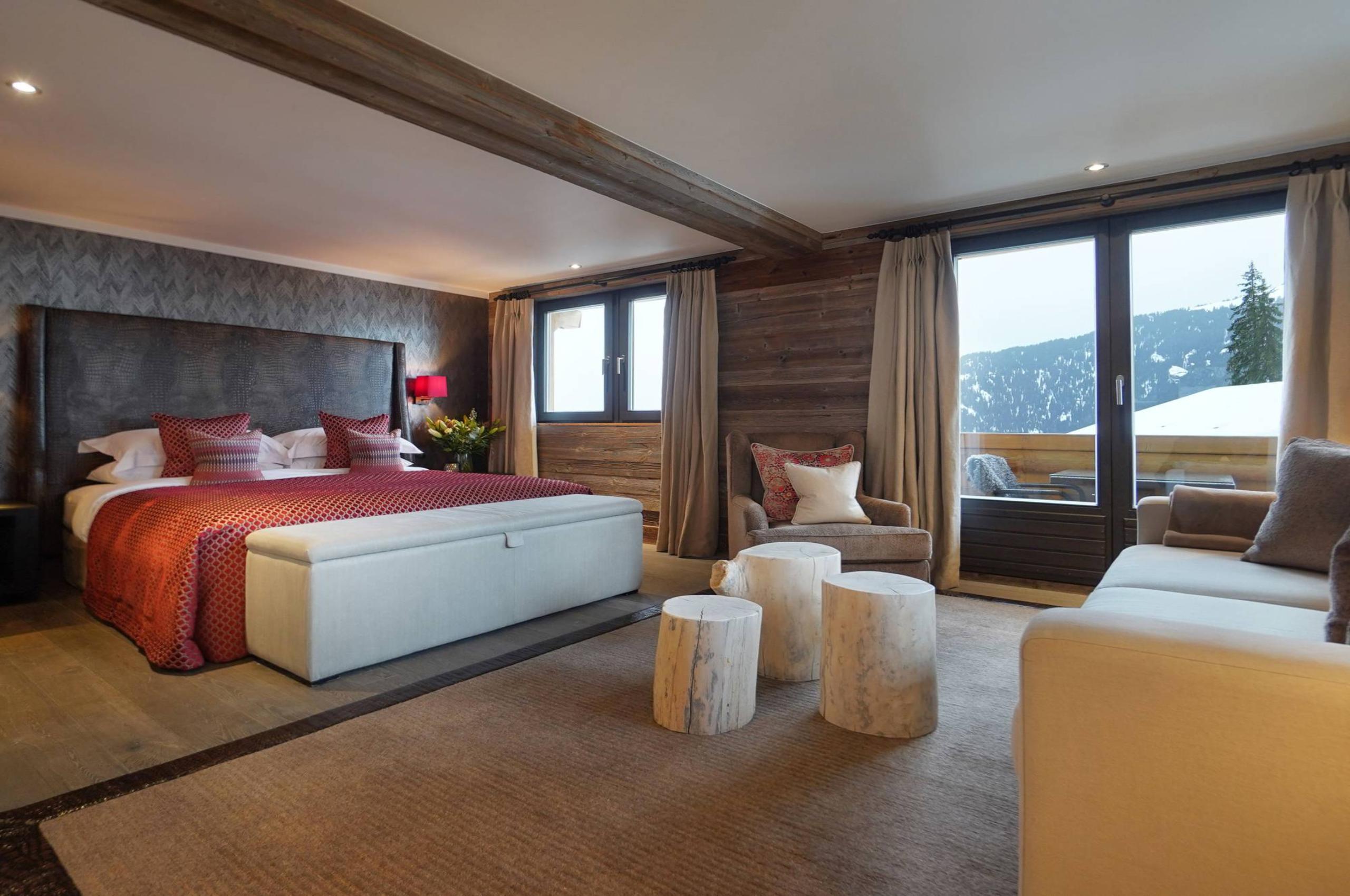 chalet-leona-bedroom-living-area-scenic-views-luxury-design-verbier