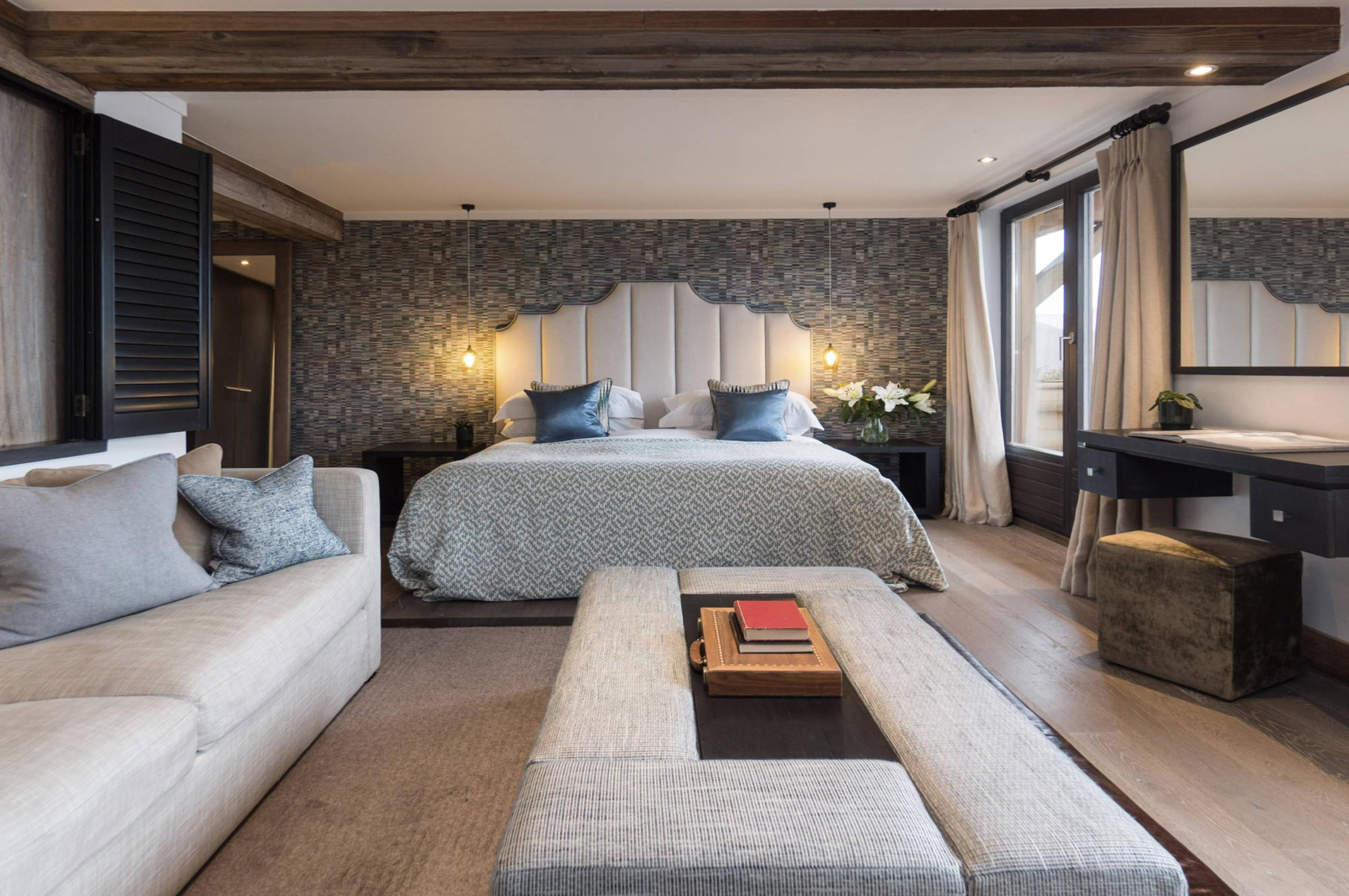 chalet-leona-bedroom-suite-living-area-elegant-tranquil-interior-design-luxury-verbier