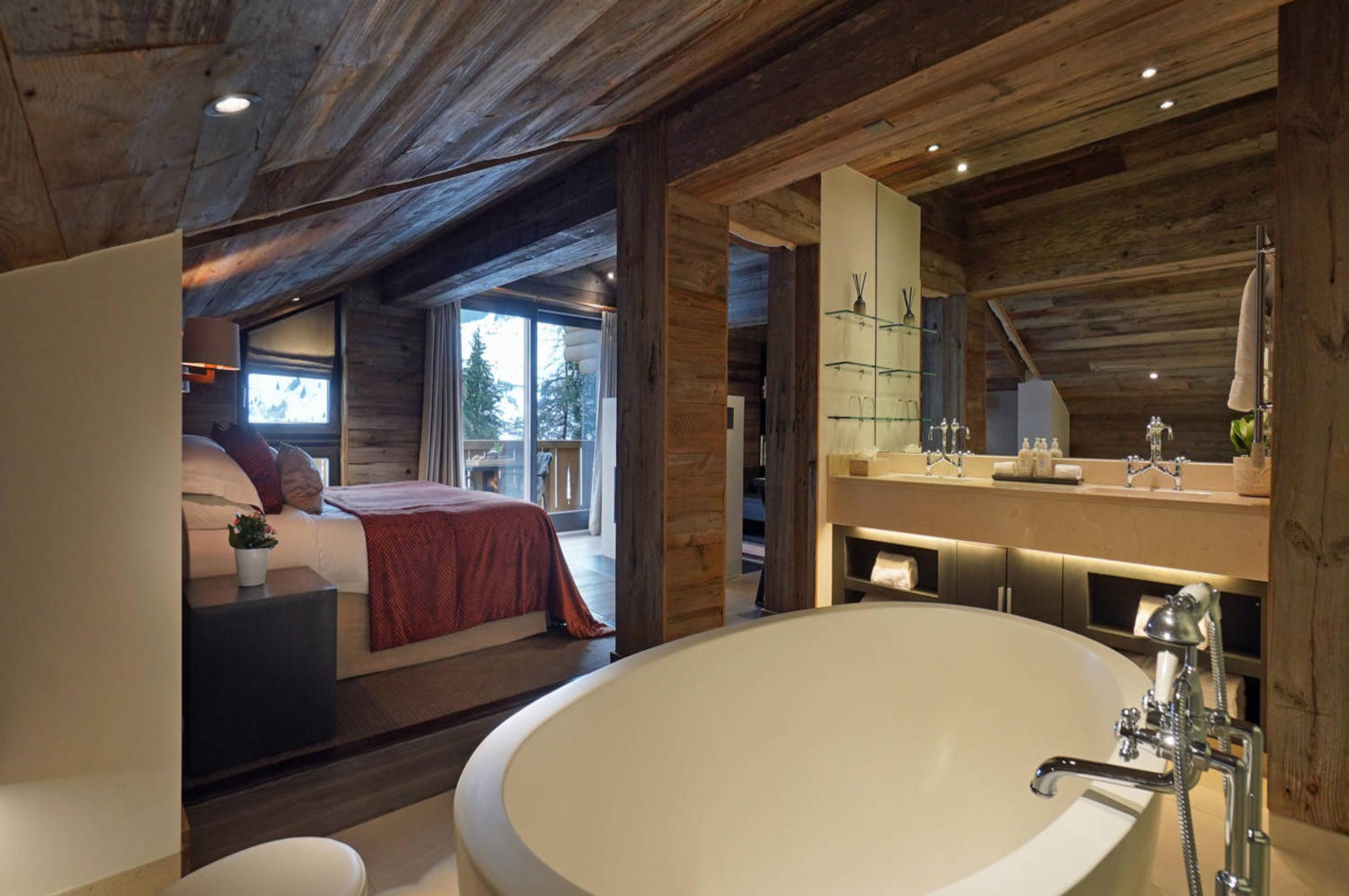 chalet-leona-ensuite-bathroom-bathtub-luxury-verbier