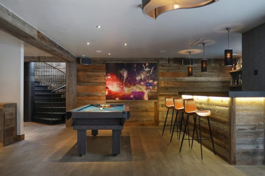 chalet-leona-games-area-pool-table-bar-luxury-verbier