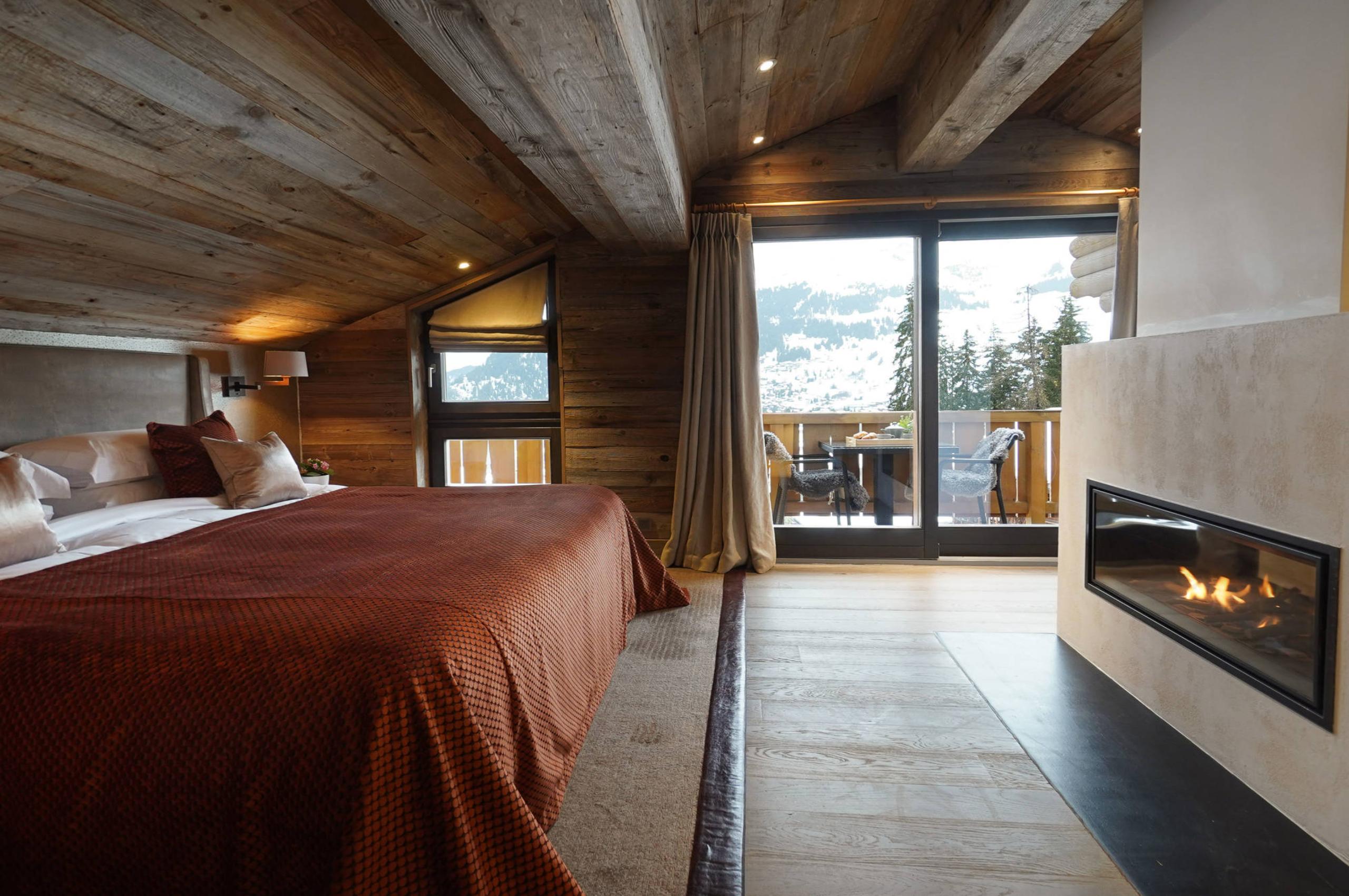 chalet-leona-master-bedroom-fireplace-balcony-luxury-verbier