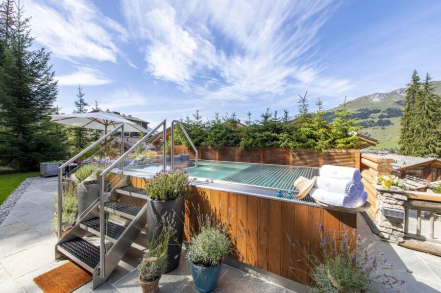 chalet-leona-outdoor-jacuzzi-summer-luxury-rental-retreat-verbier