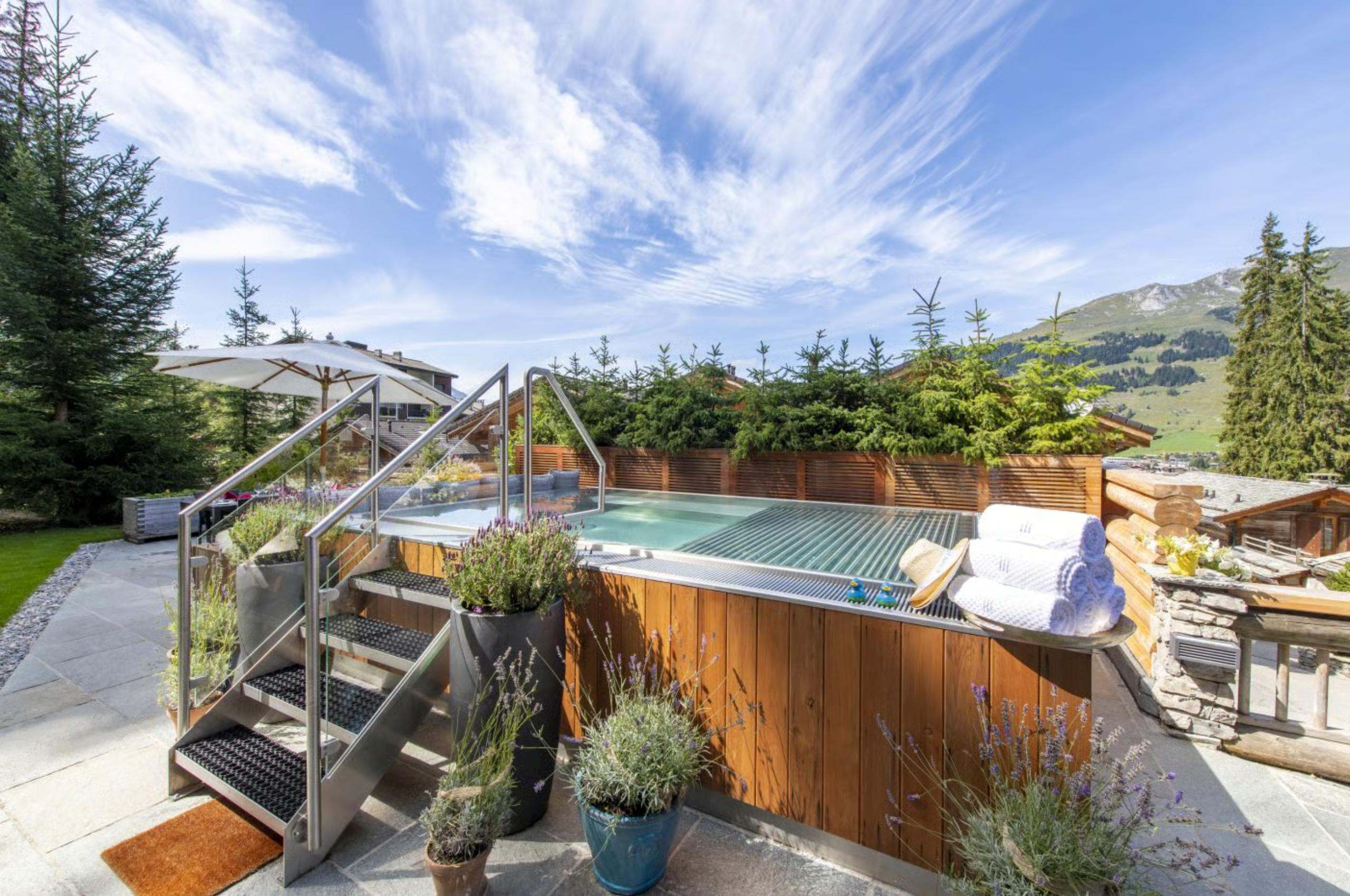 chalet-leona-outdoor-jacuzzi-summer-luxury-rental-retreat-verbier